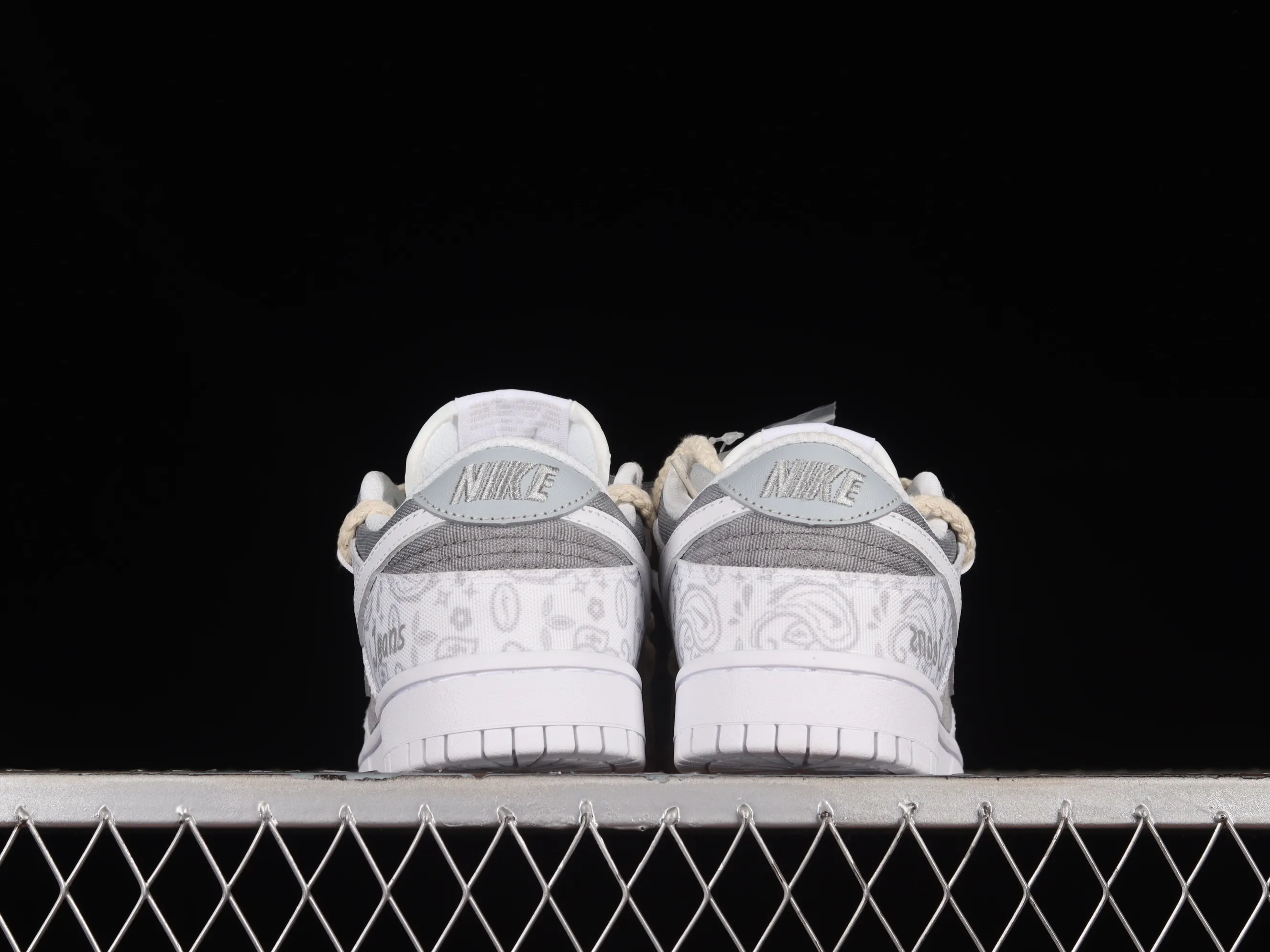 All categories Nk SB Dunk series Nk SB Dunk Low low-top sneakers Nk Dunk Low ESS reverse cashew flower customized version of deconstructed strap casual sneakers DJ9955-100